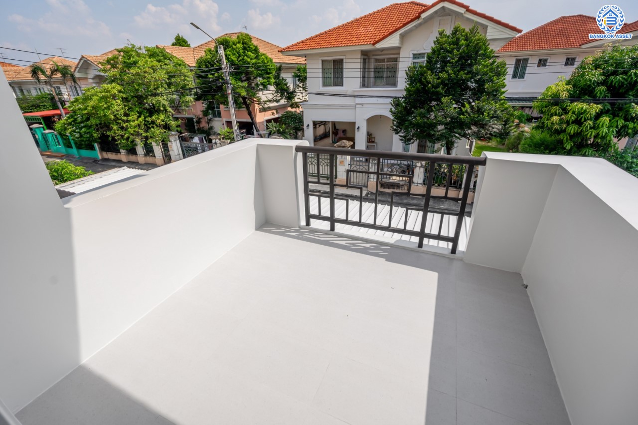 บ้านมือสองตกแต่งใหม่ ม.ภัสสร7 บางบัวทอง ติดถนนเมน! เนื้อที่ 59.3 ตร.ว. ฟังก์ชัน 3 ห้องนอน 3 ห้องน้ำ จอดรถได้ 2 คัน บนทำเลเดินทางสะดวก ติดถนนใหญ่ เพียง 400 ม. จากรถไฟฟ้าสถานีบางพลู ใกล้เซ็นทรัลเวสต์เกต